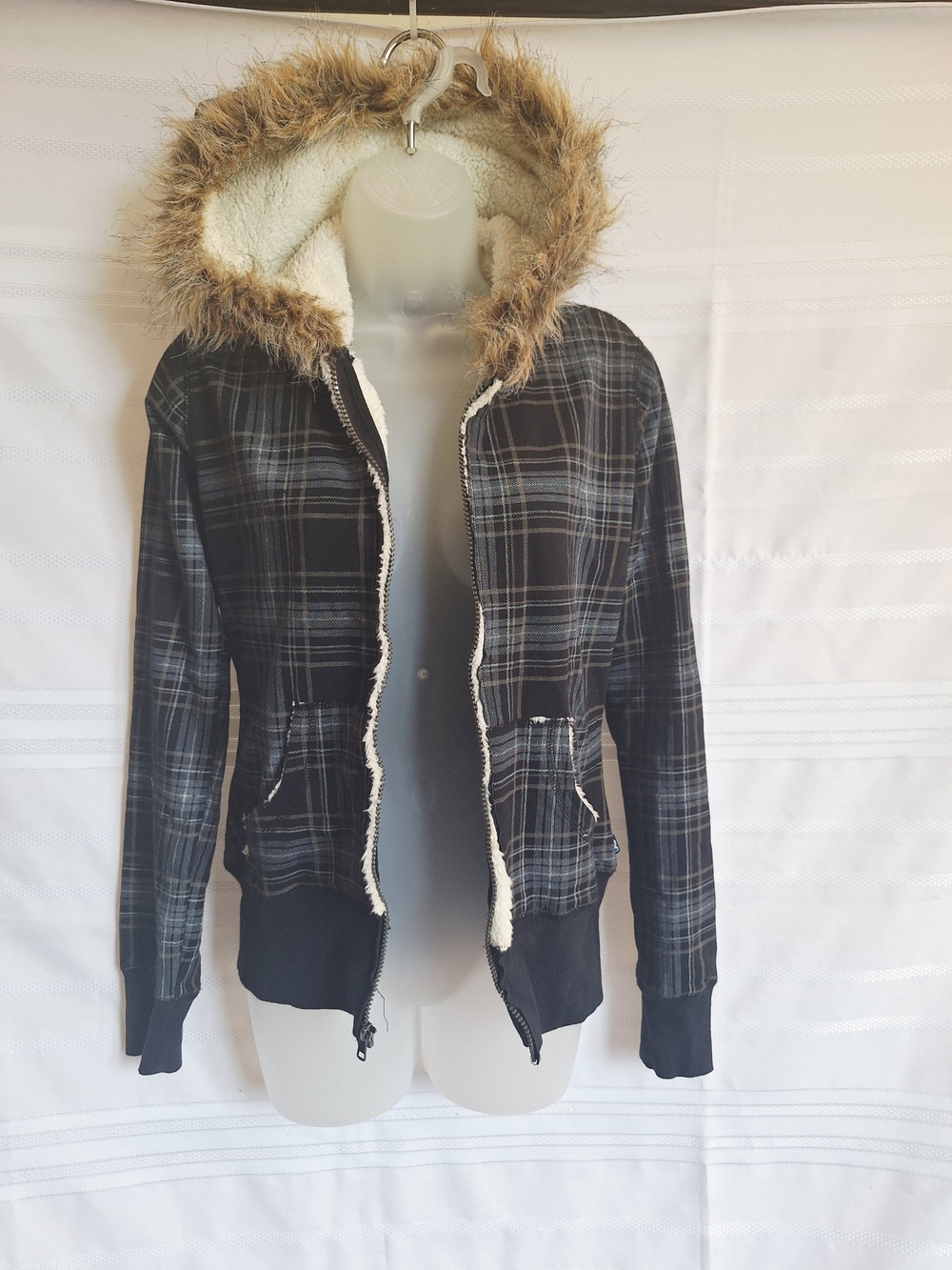 ❤️L.A. Kitty❤️ Black Plaid Sherpa-Lined Bomber Jacket Faux-Fur Hood SMALL🤍